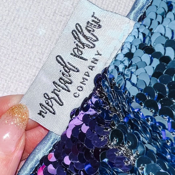 Mermaids Imagine-Flip pillow and blanket set - Picture 4 of 7